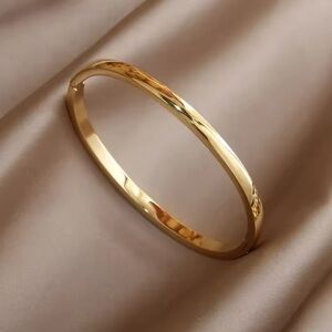 Elegant Gold Bangle Bracelet